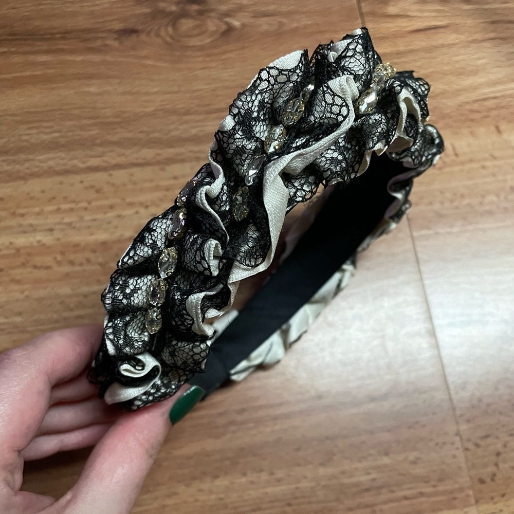 Lace Ruffle Embellished Headband - Picture 4 of 12